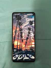 Galaxy A51 com capa da Adidas