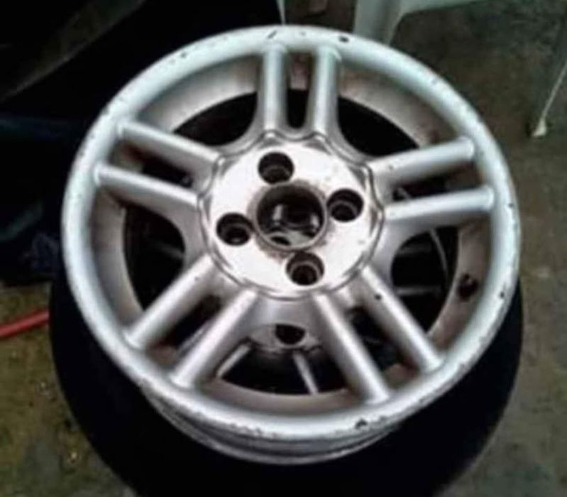Várias jantes diferentes tamanhos e furações
