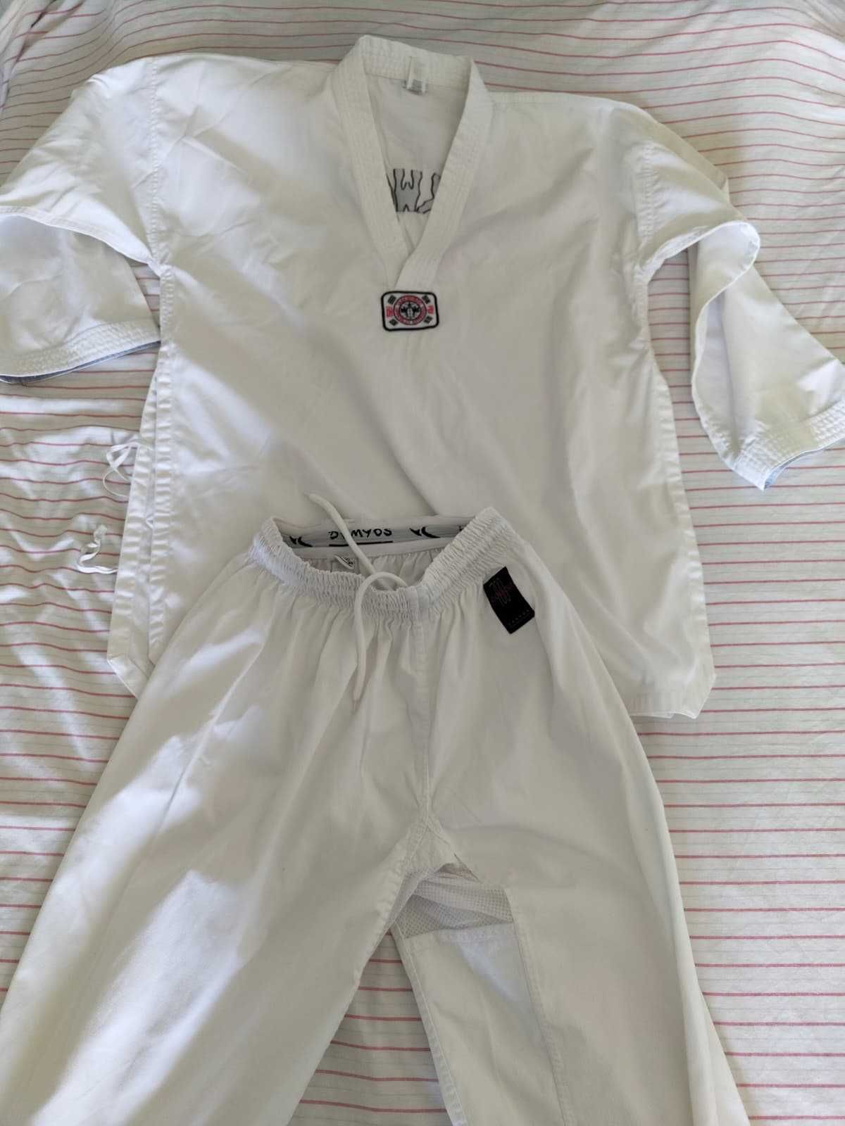 Fatos  (Dobok)  prática Taekwondo