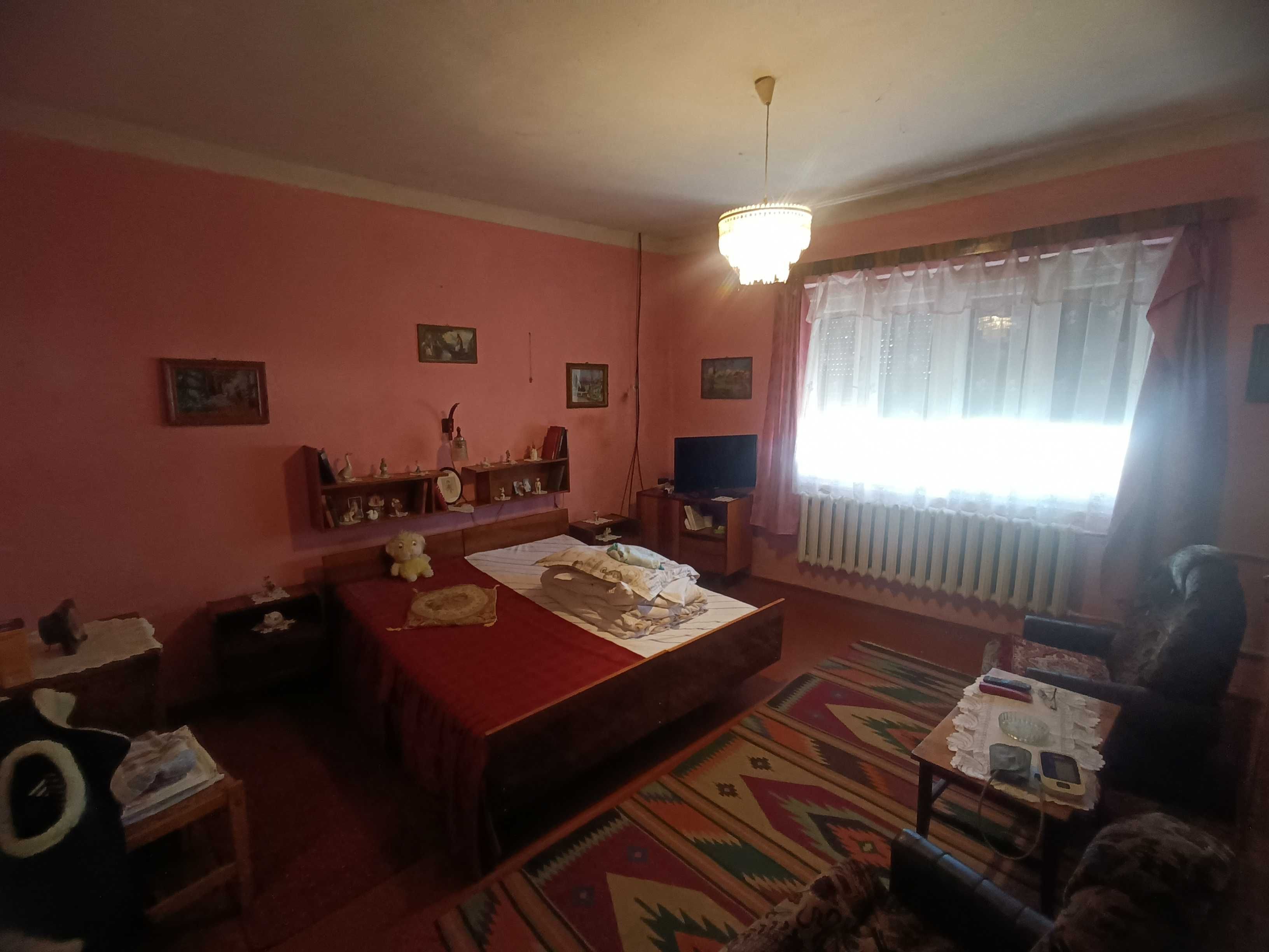 ПРОДАЖ компактного будинку недалеко від басейну та центральної частини