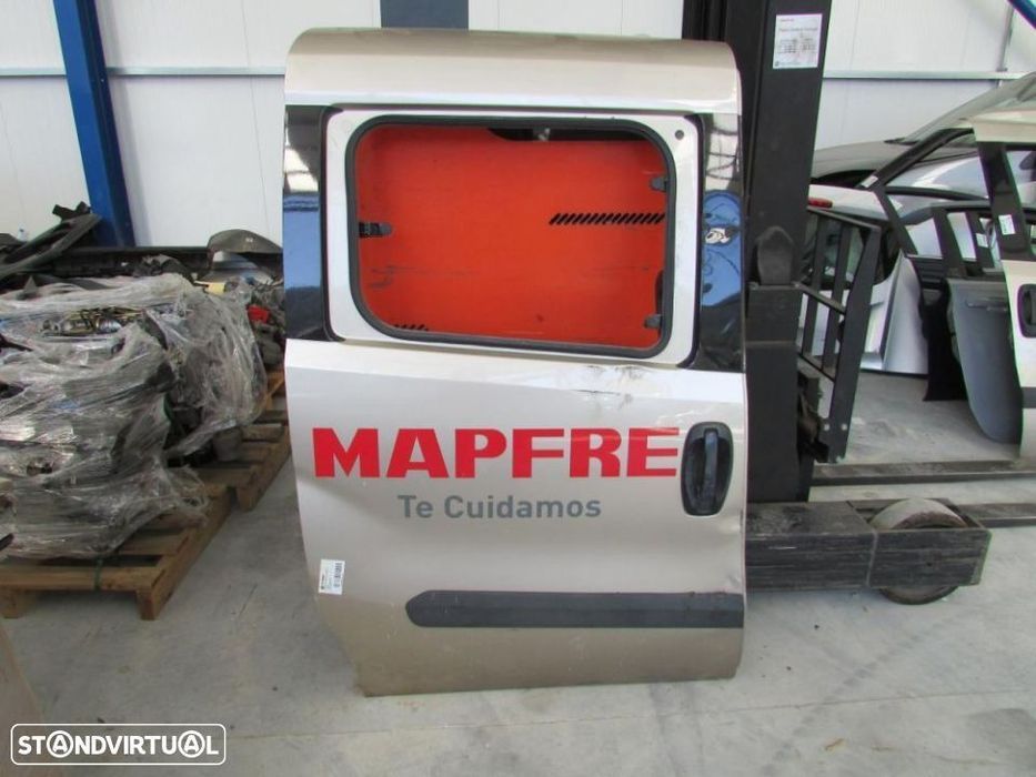 Porta lateral direita Fiat Doblo do ano 2010