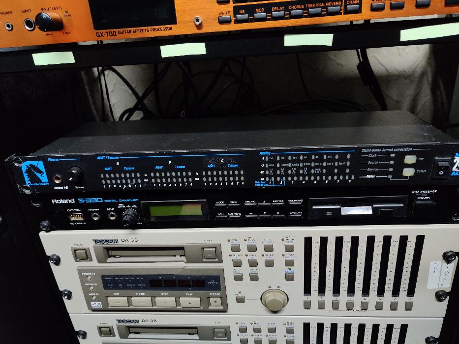Material de Estúdio ( Tascam, Lexicon, Roland edirol, Line6 )