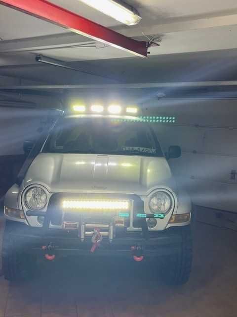 Jeep Cherokee offroad zmota