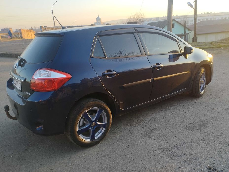 Гарний Auris Executive обслужений