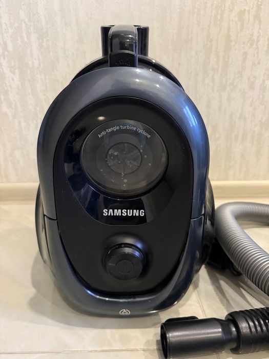 Пилососи з контейнером Samsung VC18M2150SG/EV