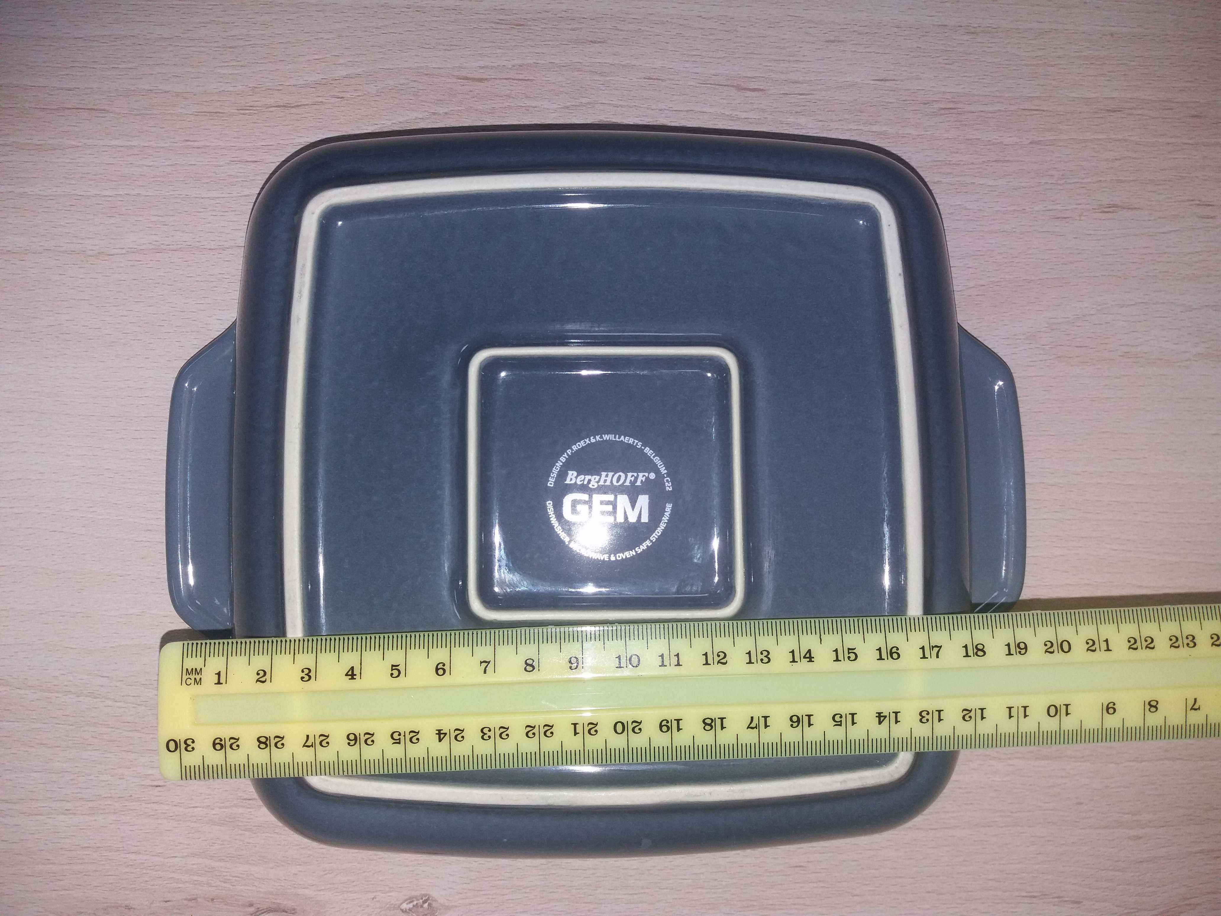 Форма керамічна квадратна BergHOFF 19х19х4,5 см. 1,4 л., є нюанс. Нова