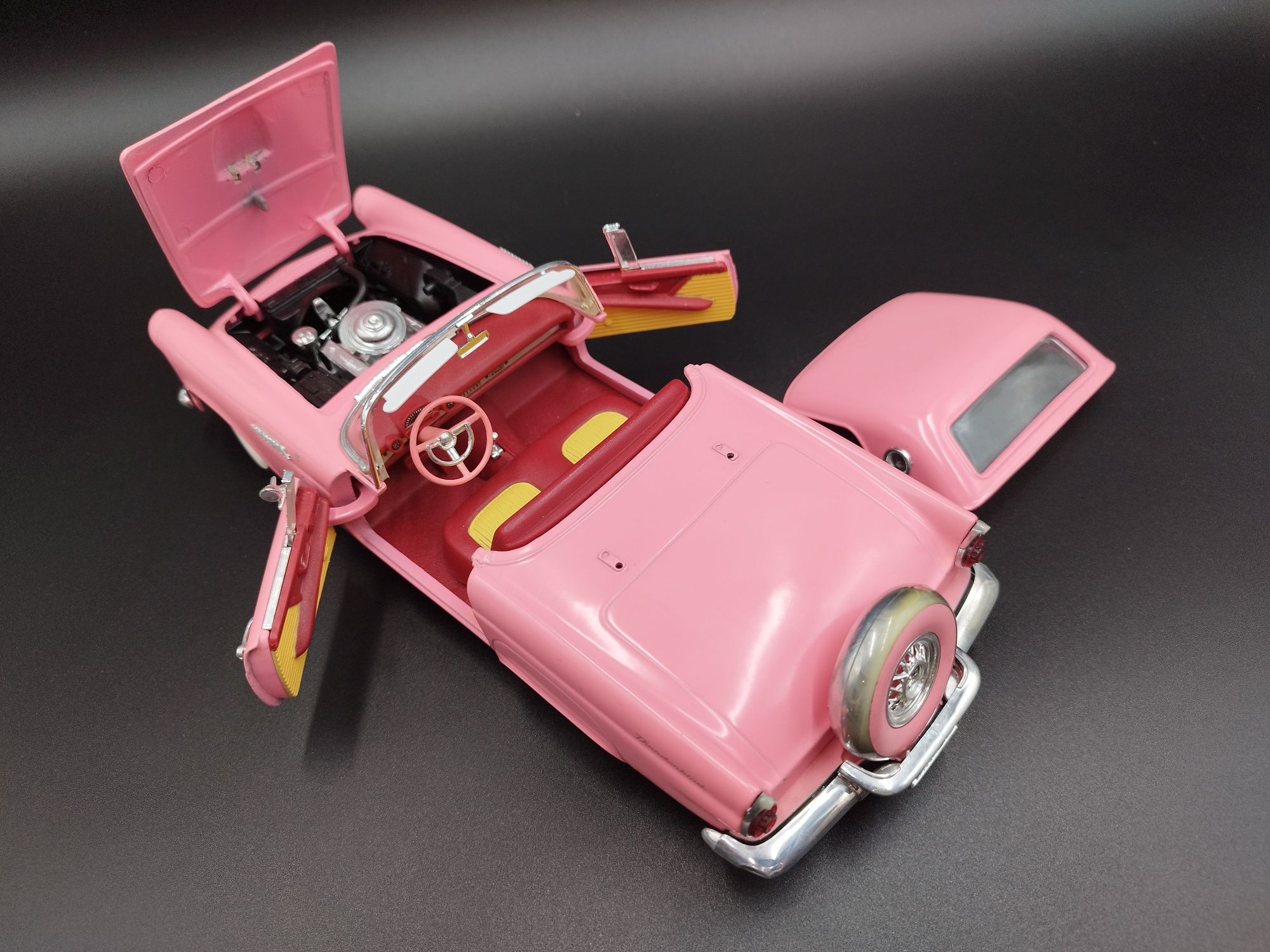 1:18 Revell 1956 Ford Thunderbird "Pink Dream" model