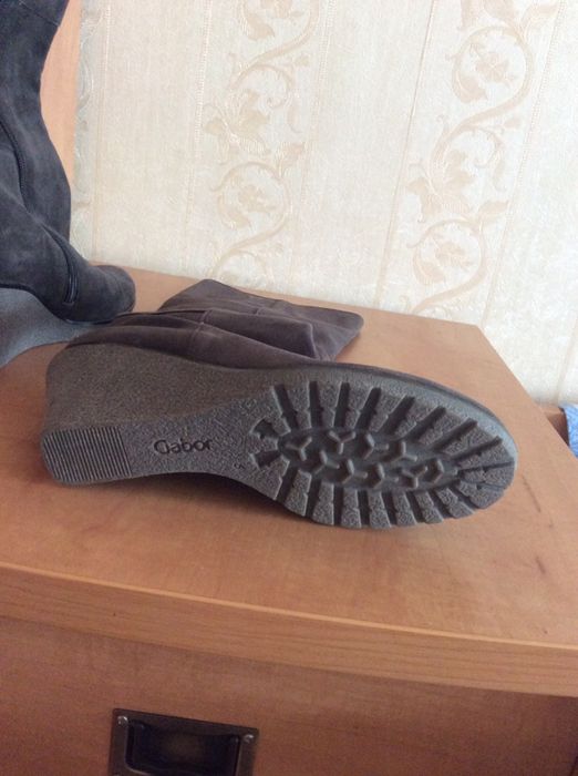 Продам демисезонные замшевые сапоги Gabor 40 р.