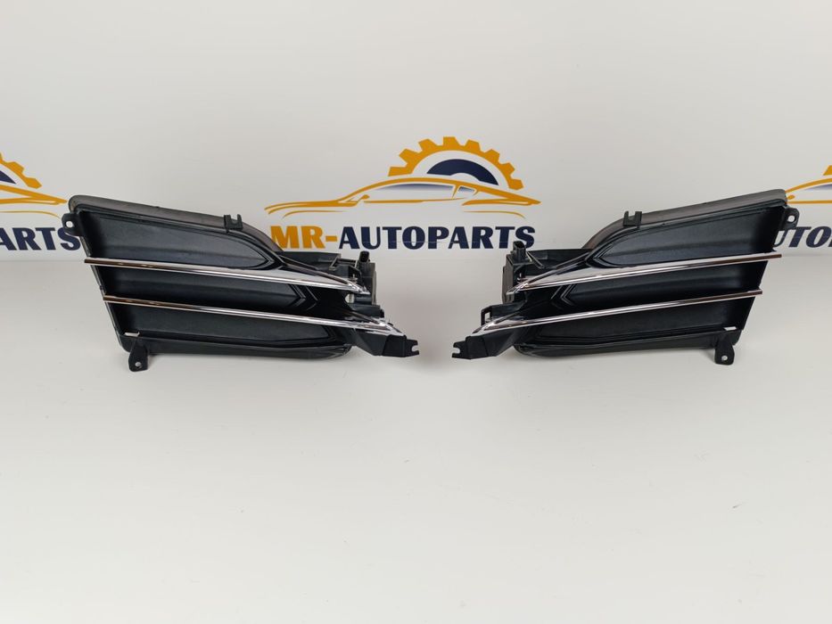 Люверс правий  (без моторчика) Model S 2016-2021  1058007-00-J