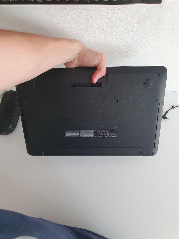 Laptop ASUS VIVOBOOK MAX – 4GB RAM / 500GB HDD / Intel Pentium