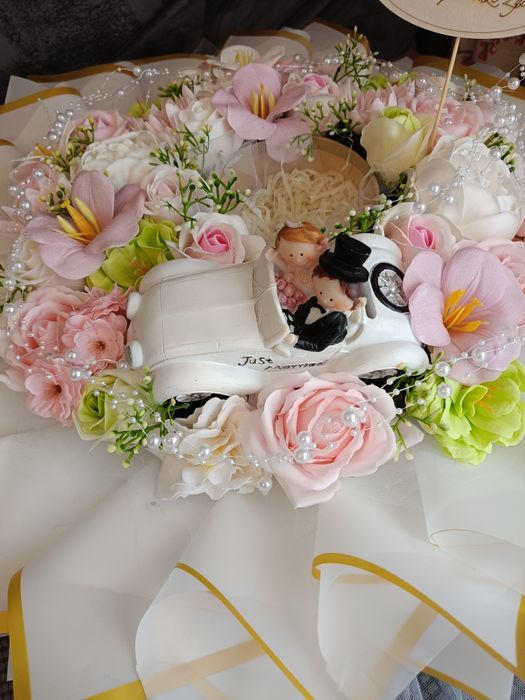 Przepiękny bukiet na prezent ślubny z kwiatów mydlanych