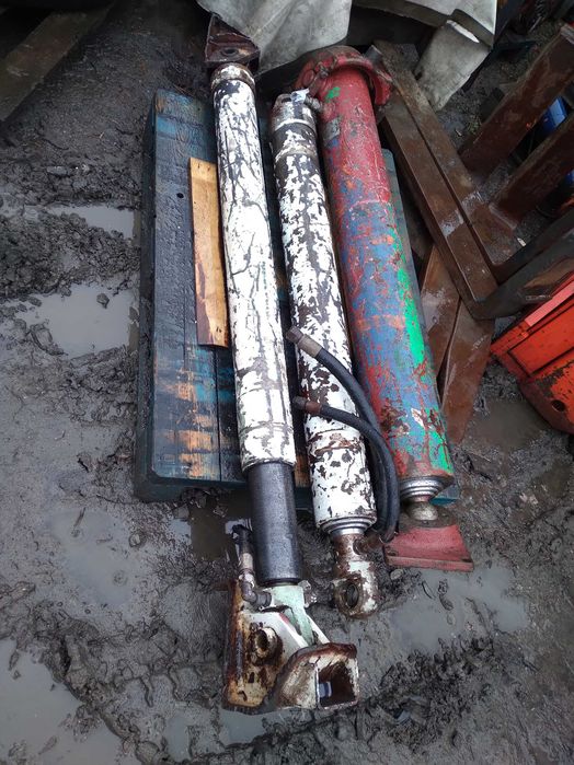 siłownik hydrauliczny wywrotu