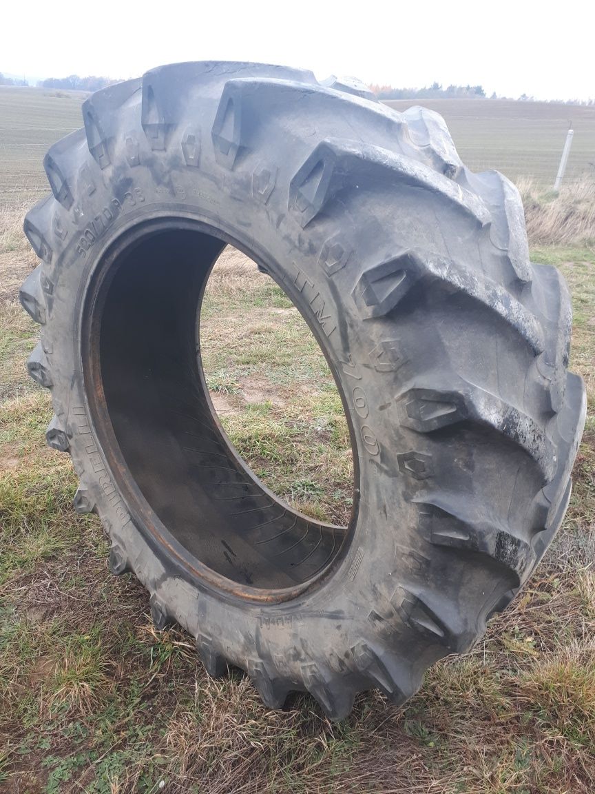 Wzmocniona Ładna opona PIRELLI TM 700 520/70 R - 38 Cała i Zdrowa