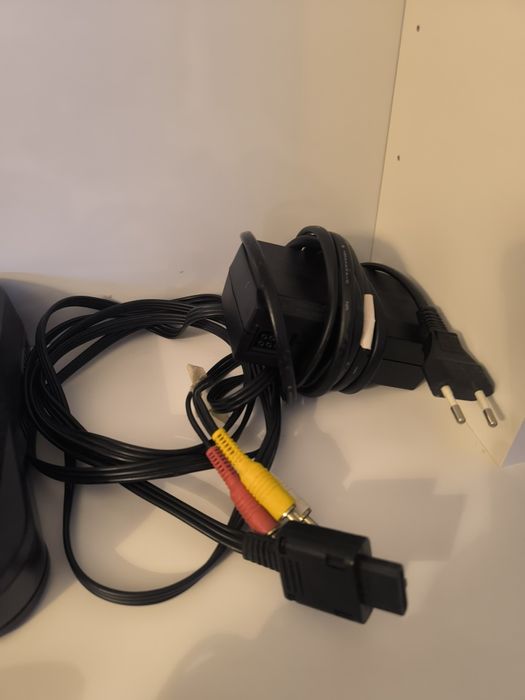 Nintendo 64 + comandos + cabos