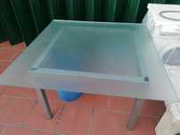 Vendo mesa de ferro com tampo de vidro