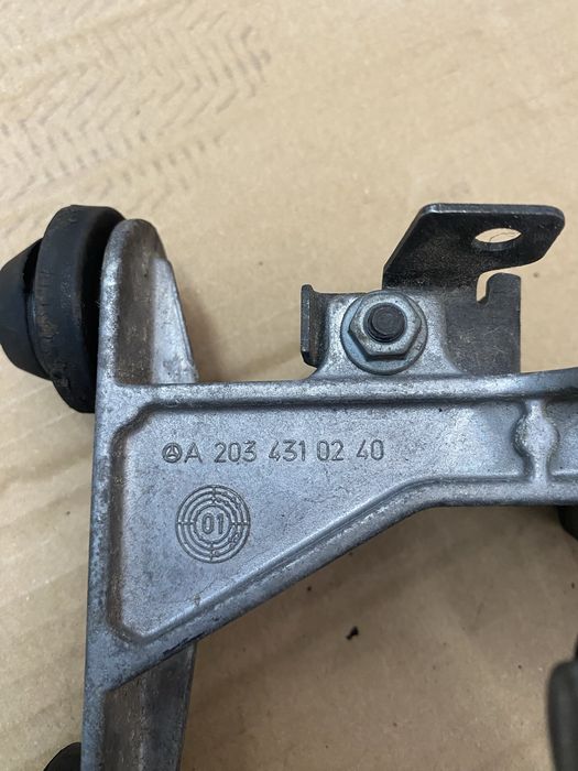 Apoio motor e ABS Mercedes W203