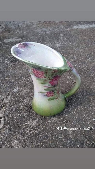 Vendo este caneca muita bonita bom estado