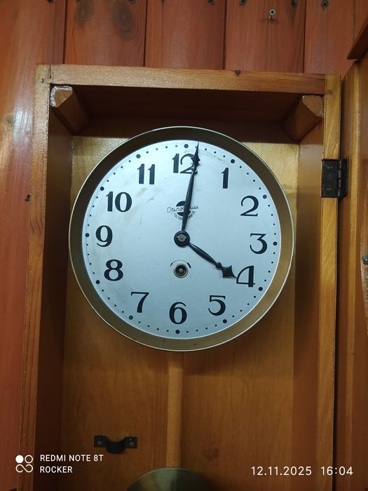 Годинник настінний, маятниковий, ОЧЗ.