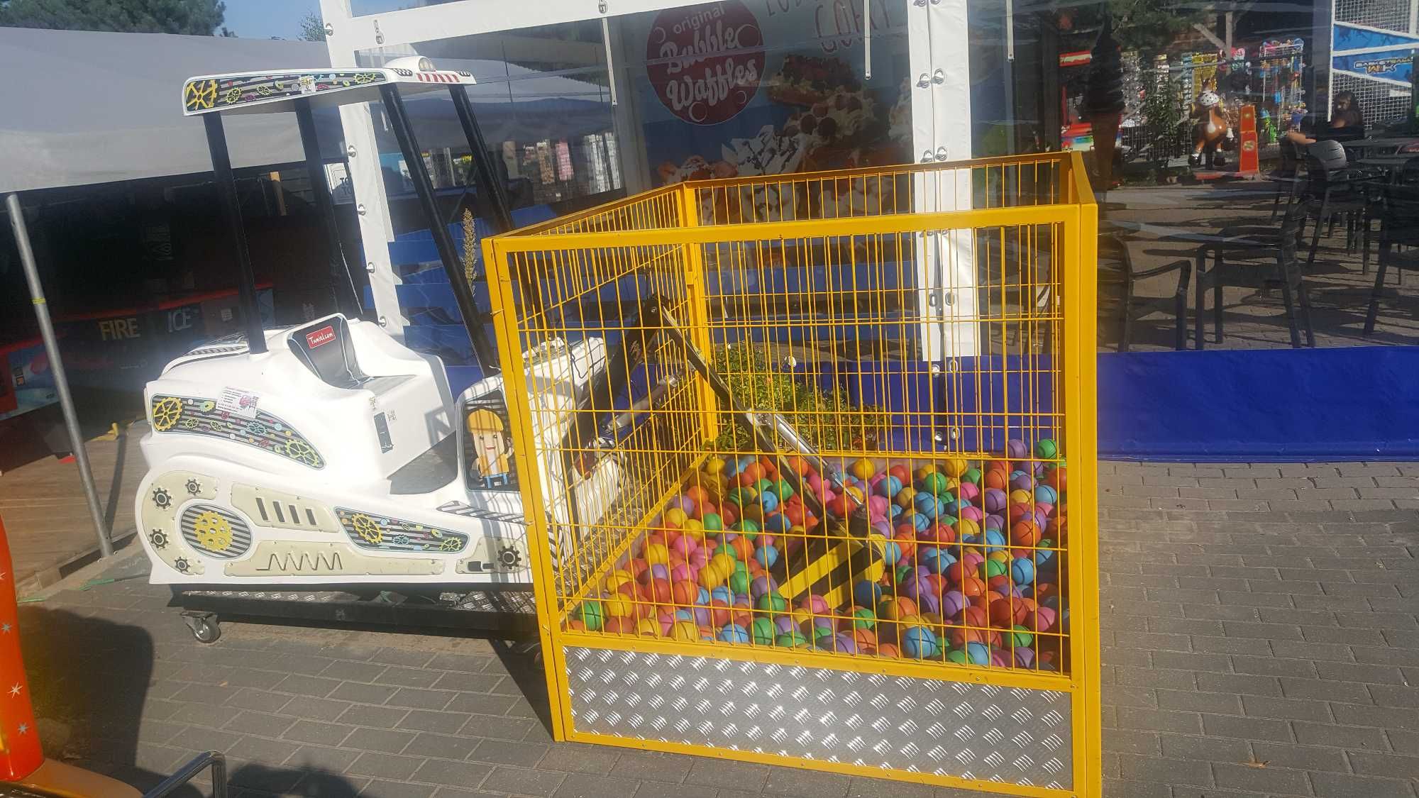 automat zarobkowy CLIPS z nagrodami , sprzedający . 60 nagród