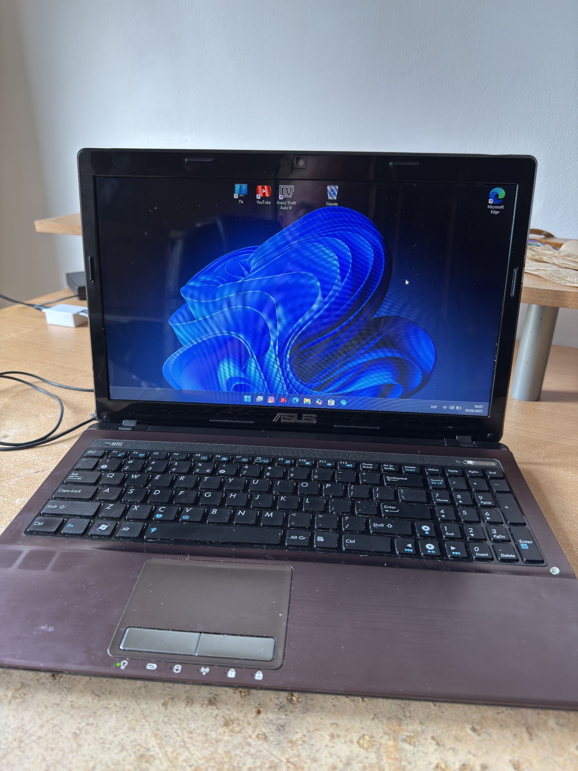 Sprzedam laptopa Asus
