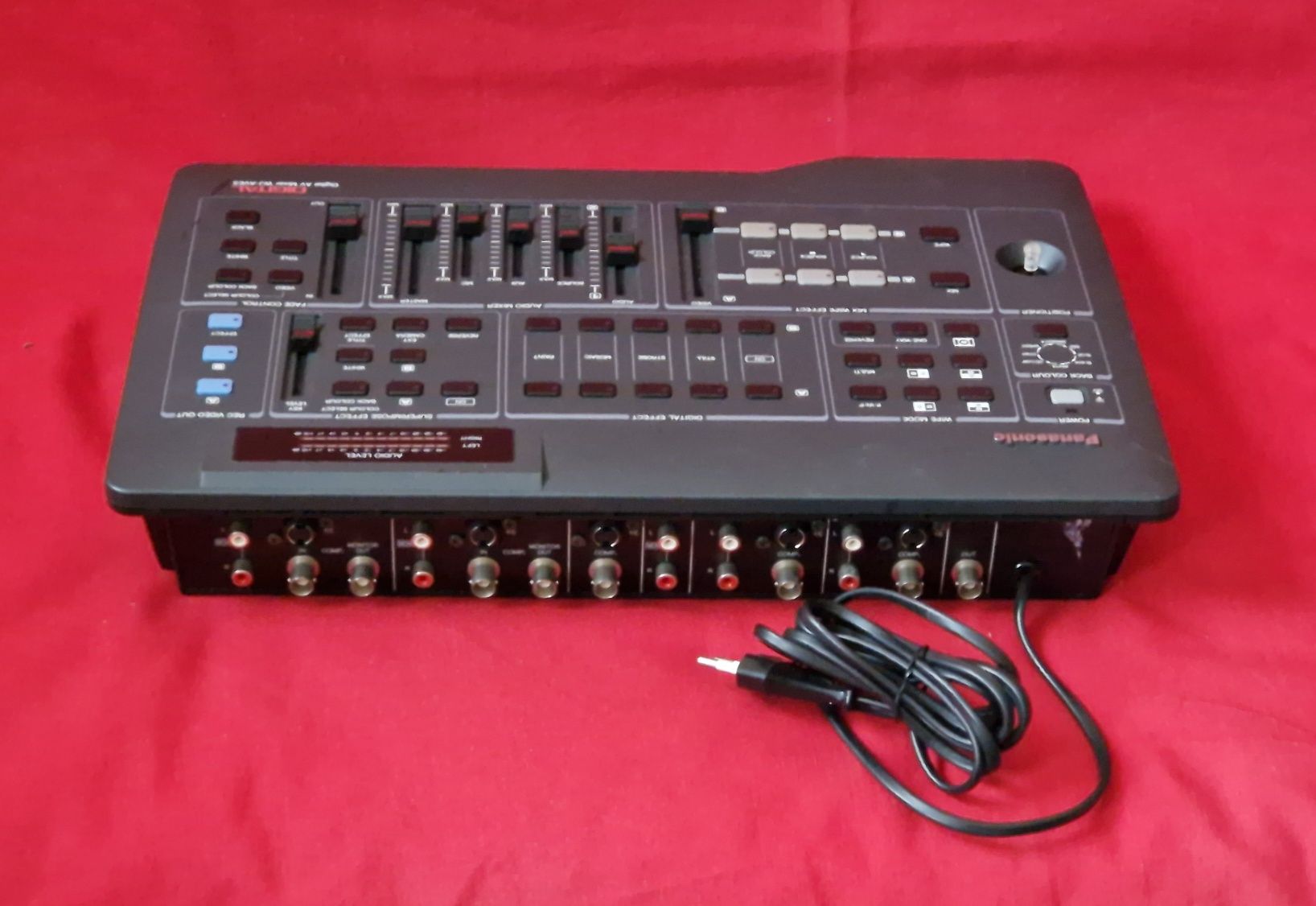 Panasonic mixer WJ AVE5 Sony JVC Philips
Działa ,stan tak jak na foto