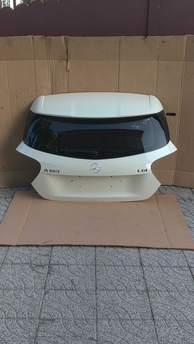 Tampa de mala Mercedes-Benz A180 (W176). 2013.