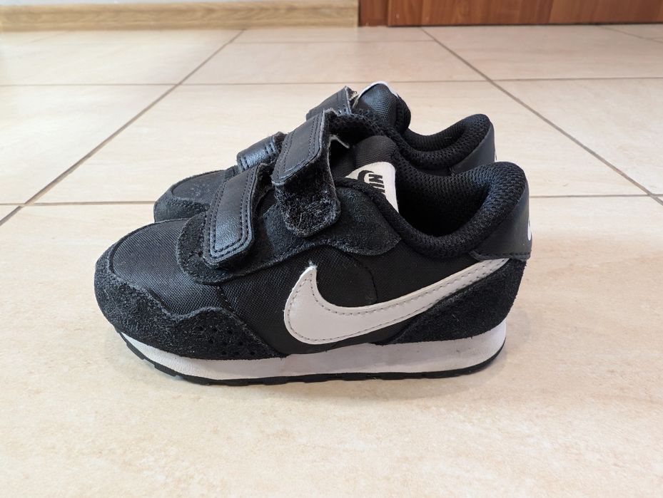 Buty dziecięce Nike, rozmiar 23,5 (13,5–14 cm)
