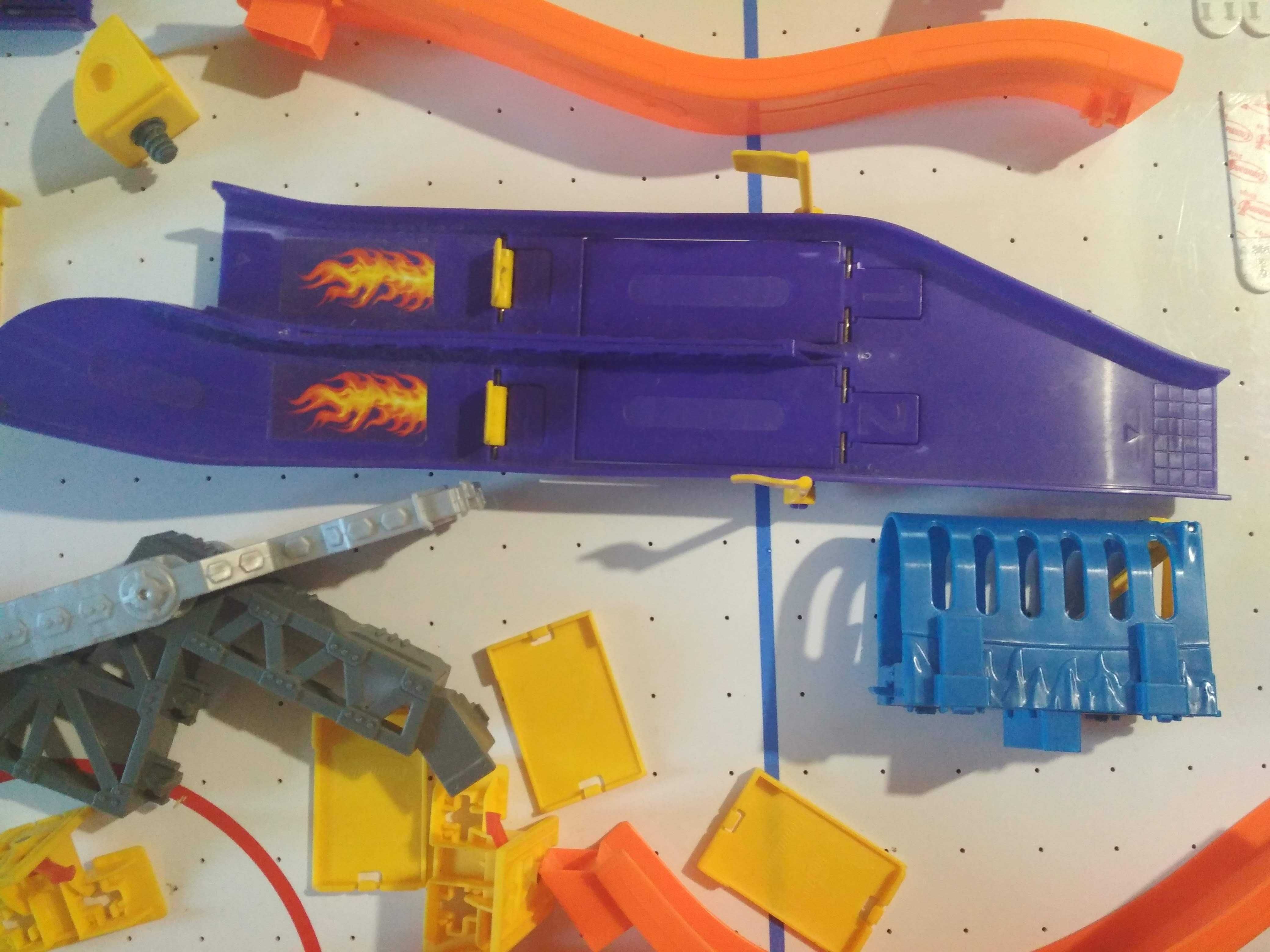 Pistas Hotwheels e outra