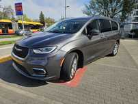 Wynajem samochodu Chrysler Pacifica bus minivan