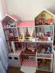 Domek dla lalek barbie.