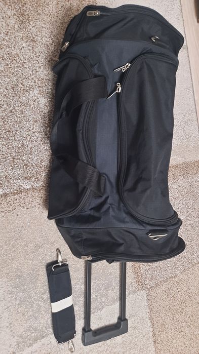 Torba  podróżna sportowa ze stelażem na kółkach walizka Umbro 75l