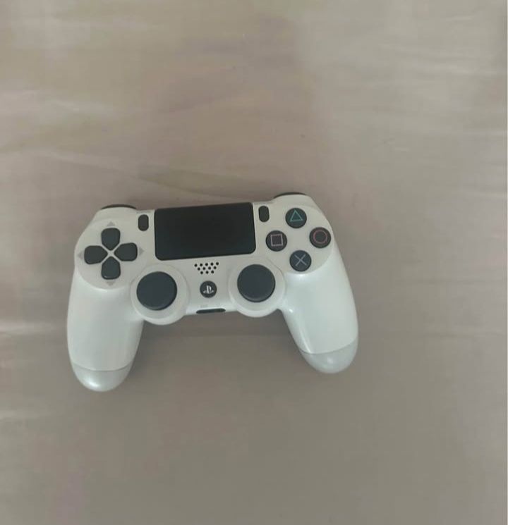 PS4 tem um jogo de bola o resto dos jogos estão na consola