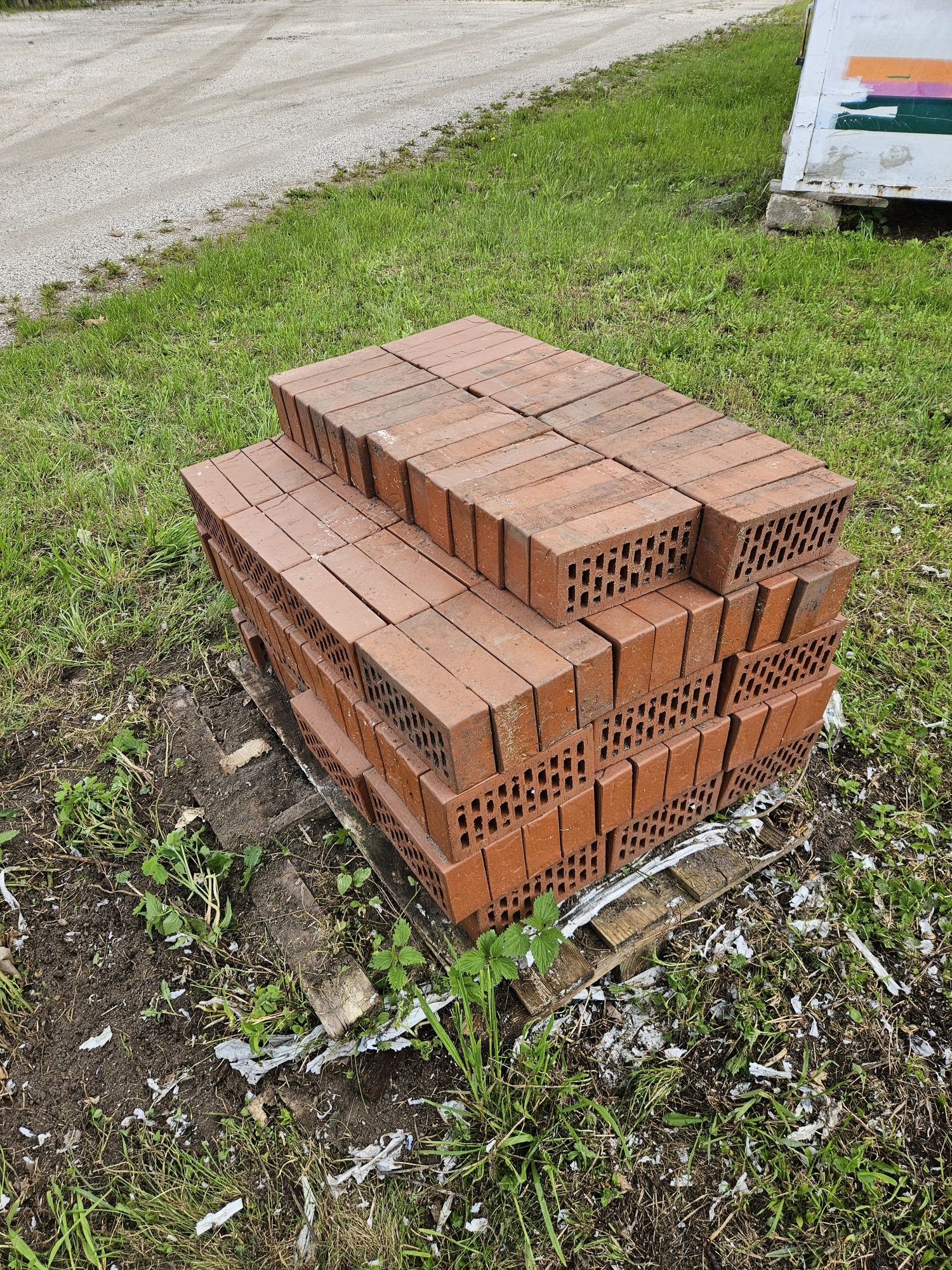 Cegła nowa z lat 90 około 300szt zwykła i klinkier