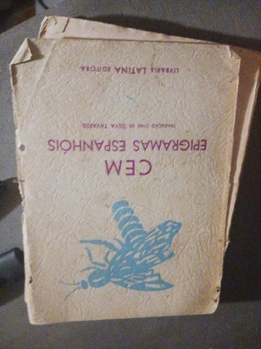 Livro com defeito antigo