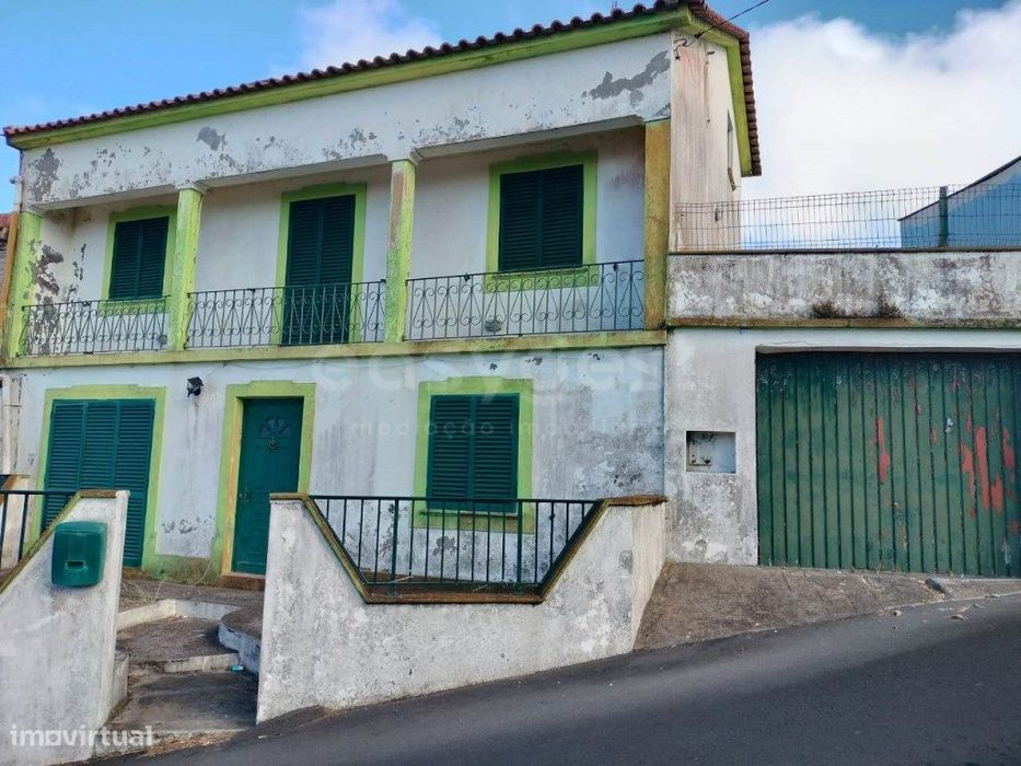 Espaçosa Moradia com Vista Mar e Montanha - Ribeirinha
