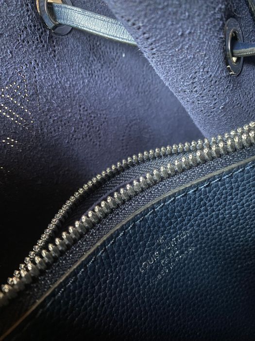 Torebka skórzana granatowa do ręki odpinaną rączka wzory ściągacz