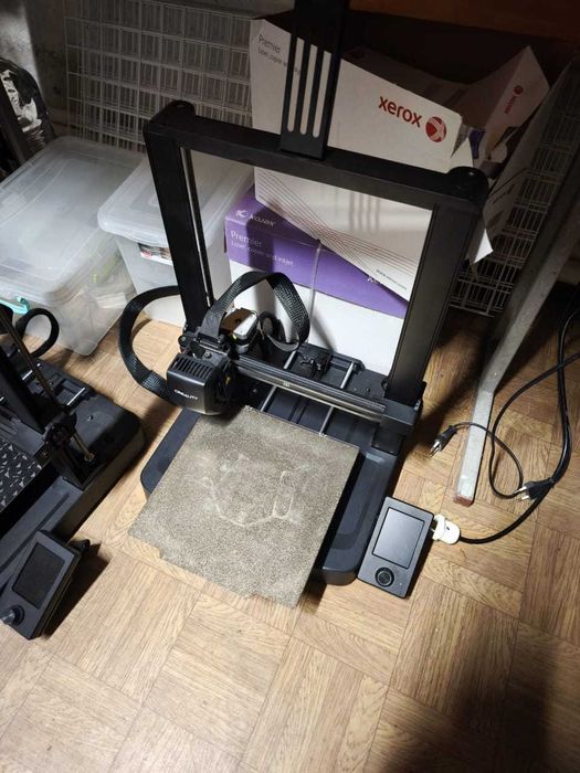 Терміново продам 3д принтер Creality Ender 3se! 5500 за 1 чи 10к за 2