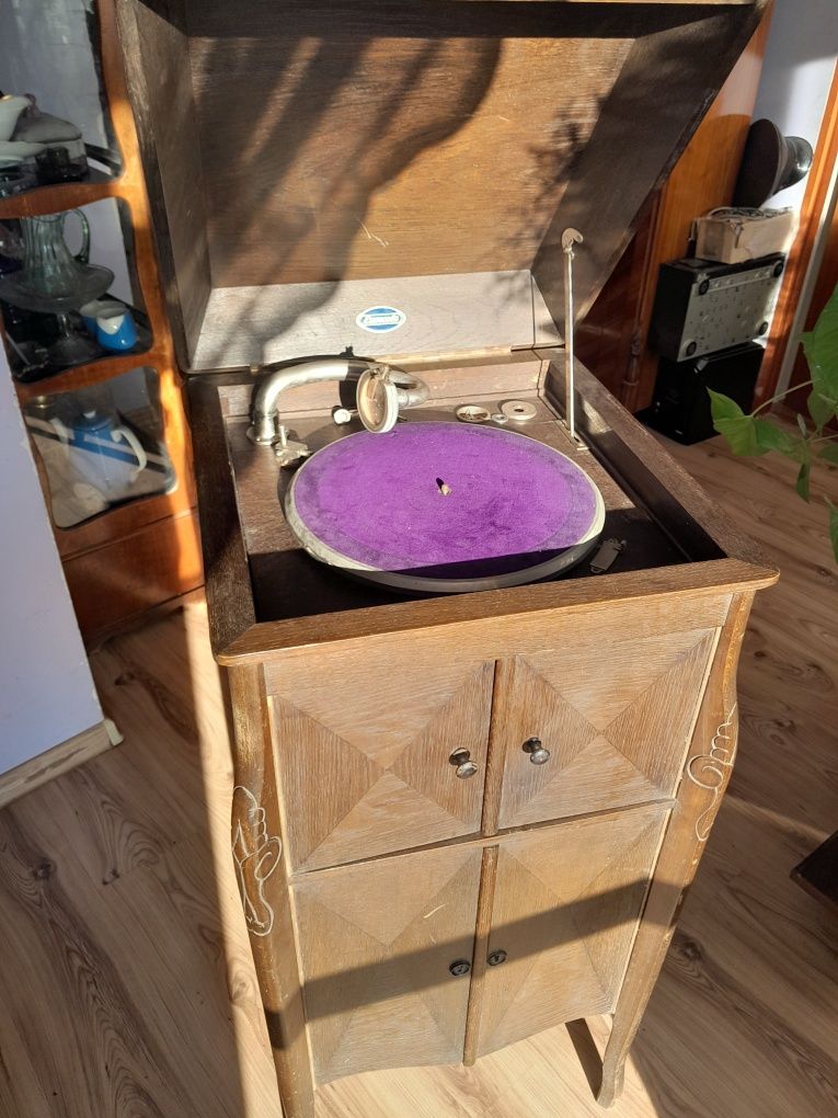 Antyk patefon ,gramofon.