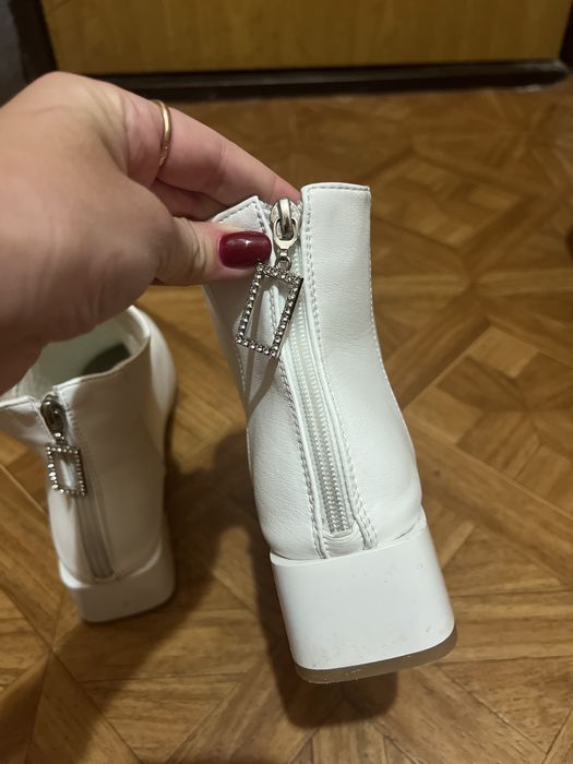 Взуття на весілля восени зима на маленькому каблуку красиві 39 розмір