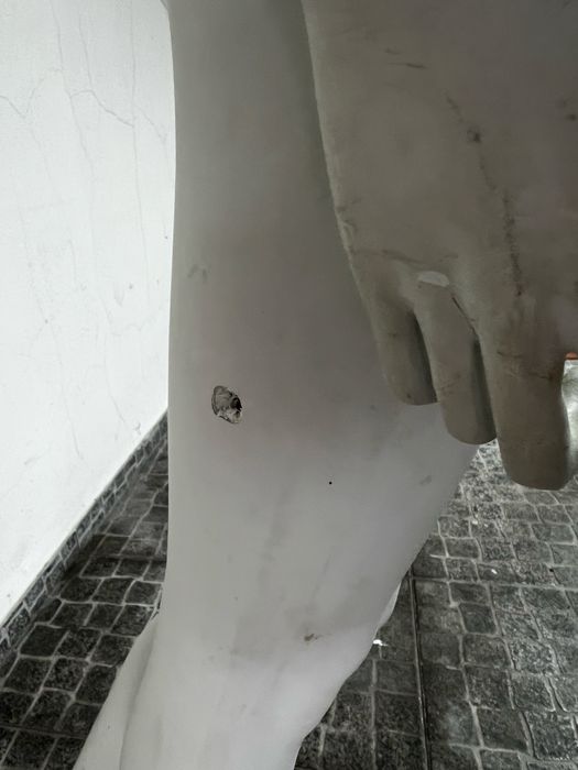 Manequins de gesso cinza claro