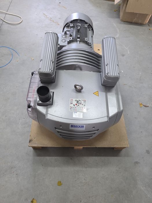 Becker VTLF 2.250. Pompa prozniowa. Praktycznie nowa
