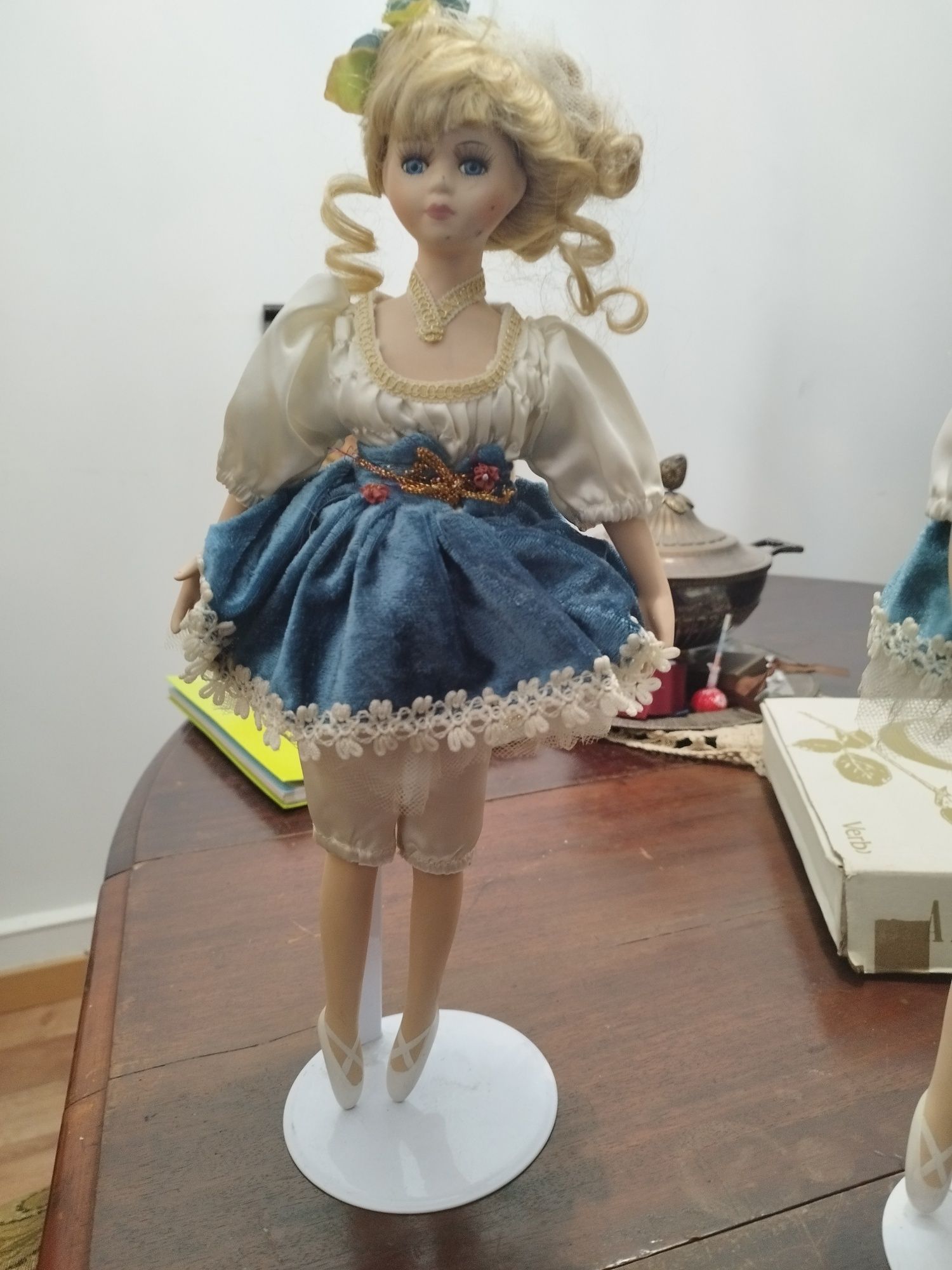 Bonecas de porcelana