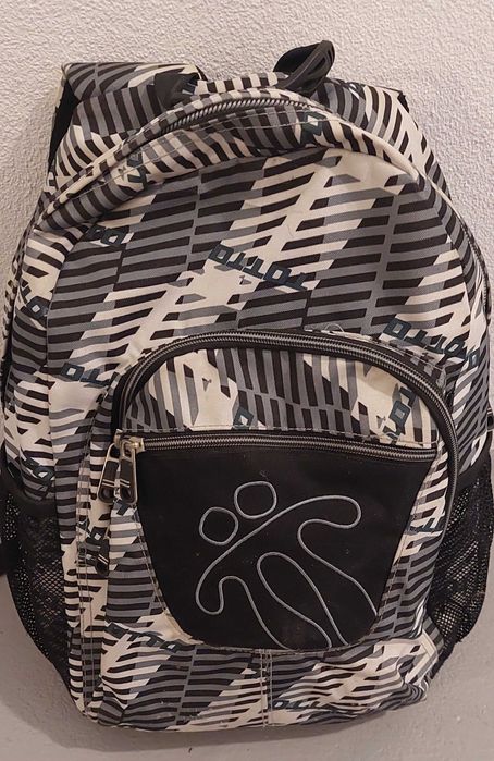 Mochila totto preta e cinzenta