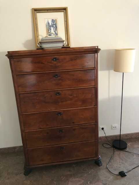 Móvel  Restaurado. Antiguidade.