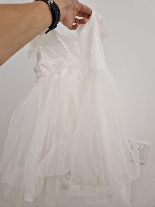 Biała sukienka tiulowa z koronką elegancka