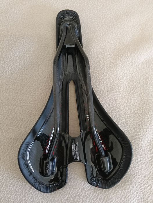 Selim bicicleta carbono specialized romin