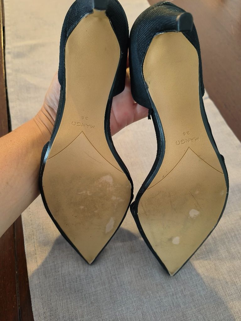 Sapatos de Salto Preto – Elegantes e Confortáveis