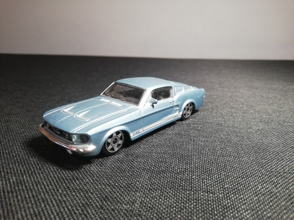 Ford Mustang GT Bburago skala 1:43