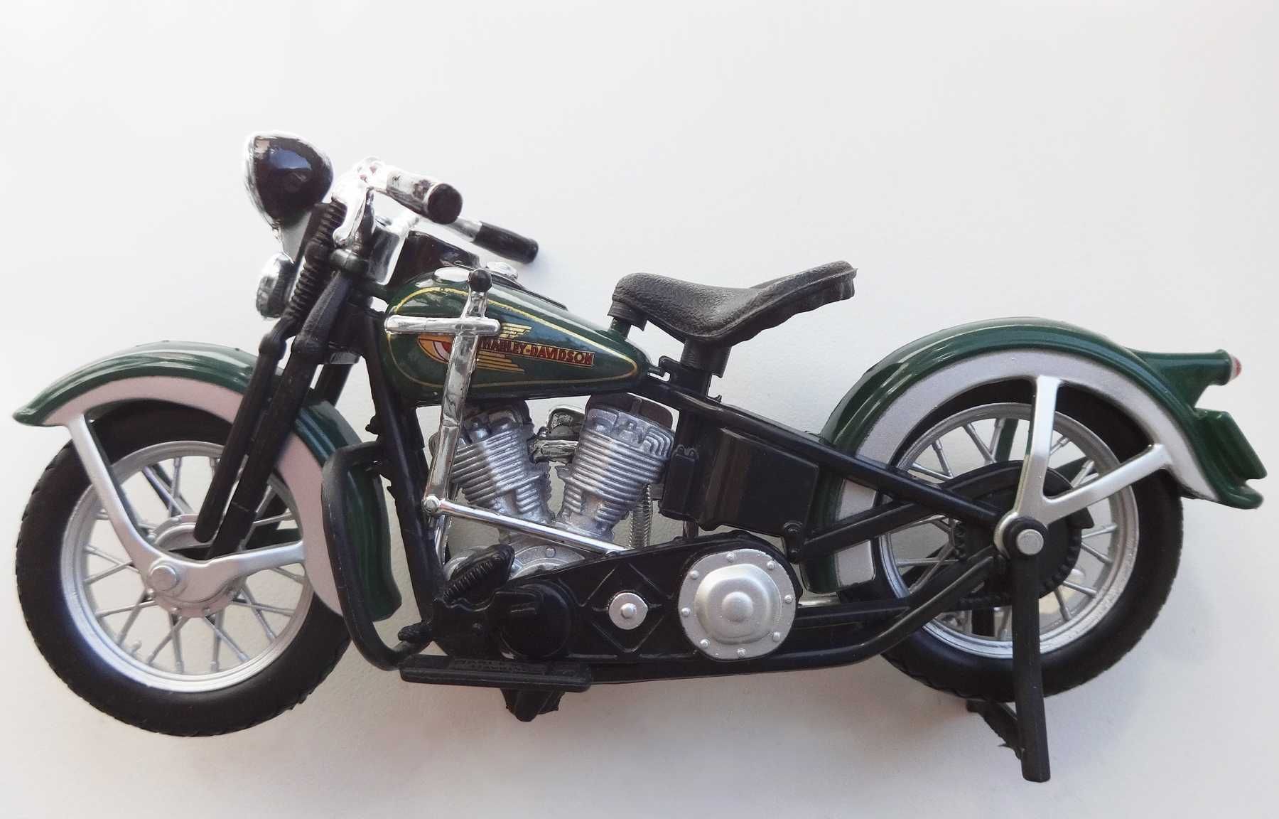 Модель мотоцикла Harley-Davidson 1936 EL Knucklehead 1:18 б/у