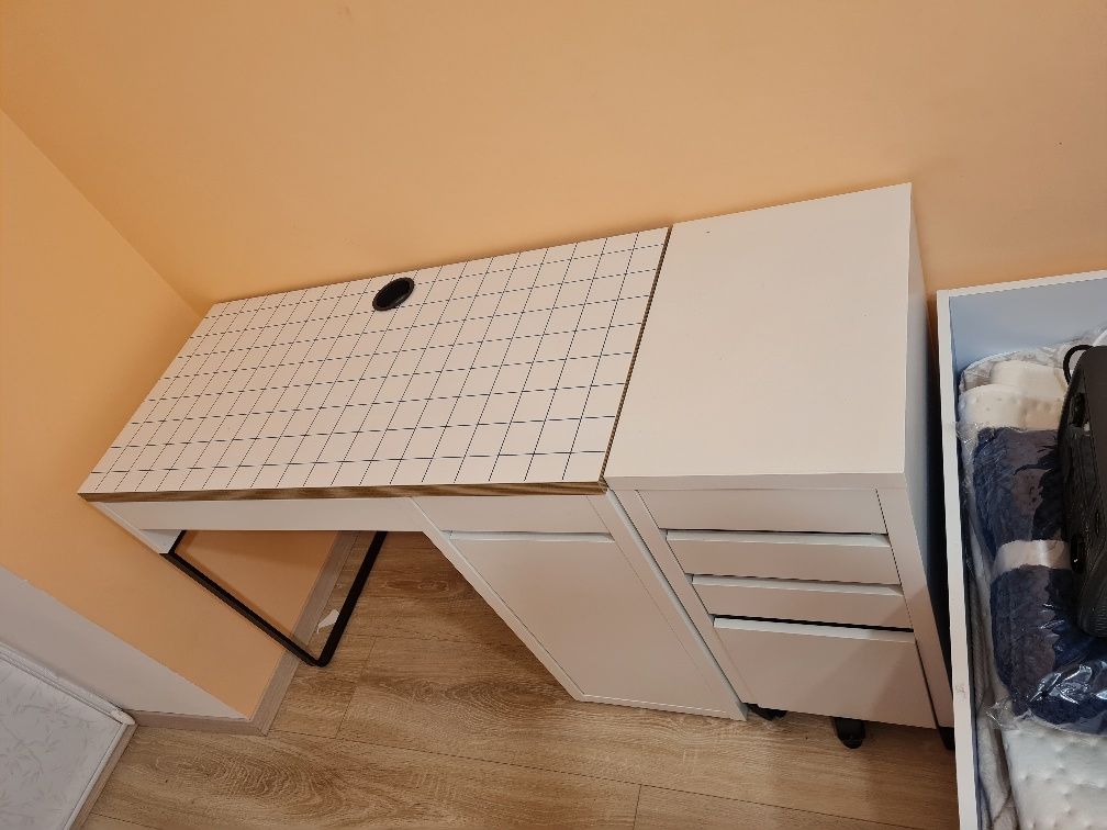 Дитячий письмовий стіл і тумбочка IKEA MICKE МІККЕ
